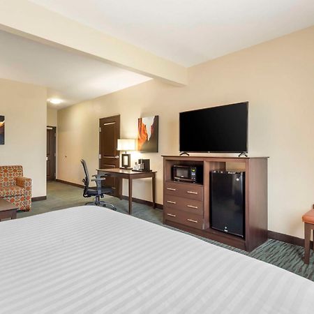 Best Western Plus Longhorn Inn & Suites Luling Екстериор снимка