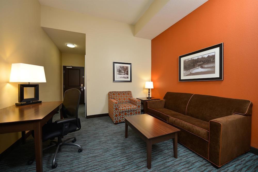 Best Western Plus Longhorn Inn & Suites Luling Екстериор снимка