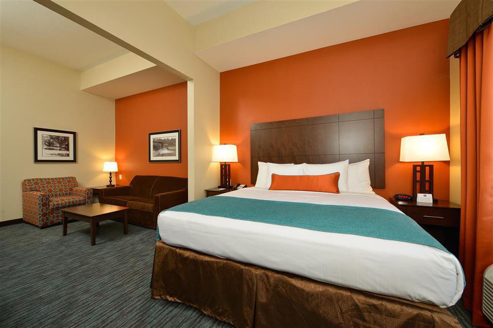 Best Western Plus Longhorn Inn & Suites Luling Стая снимка