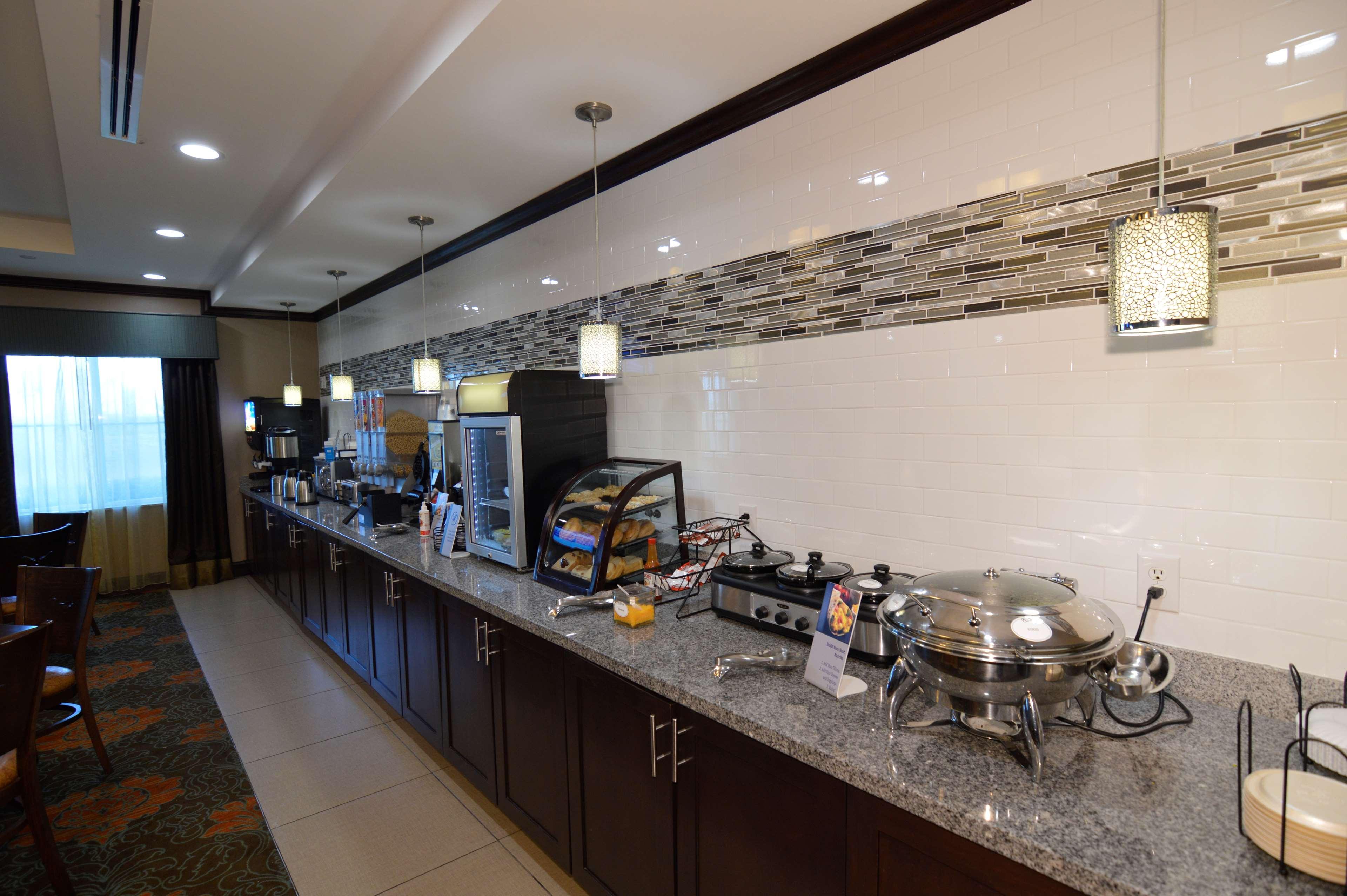 Best Western Plus Longhorn Inn & Suites Luling Екстериор снимка