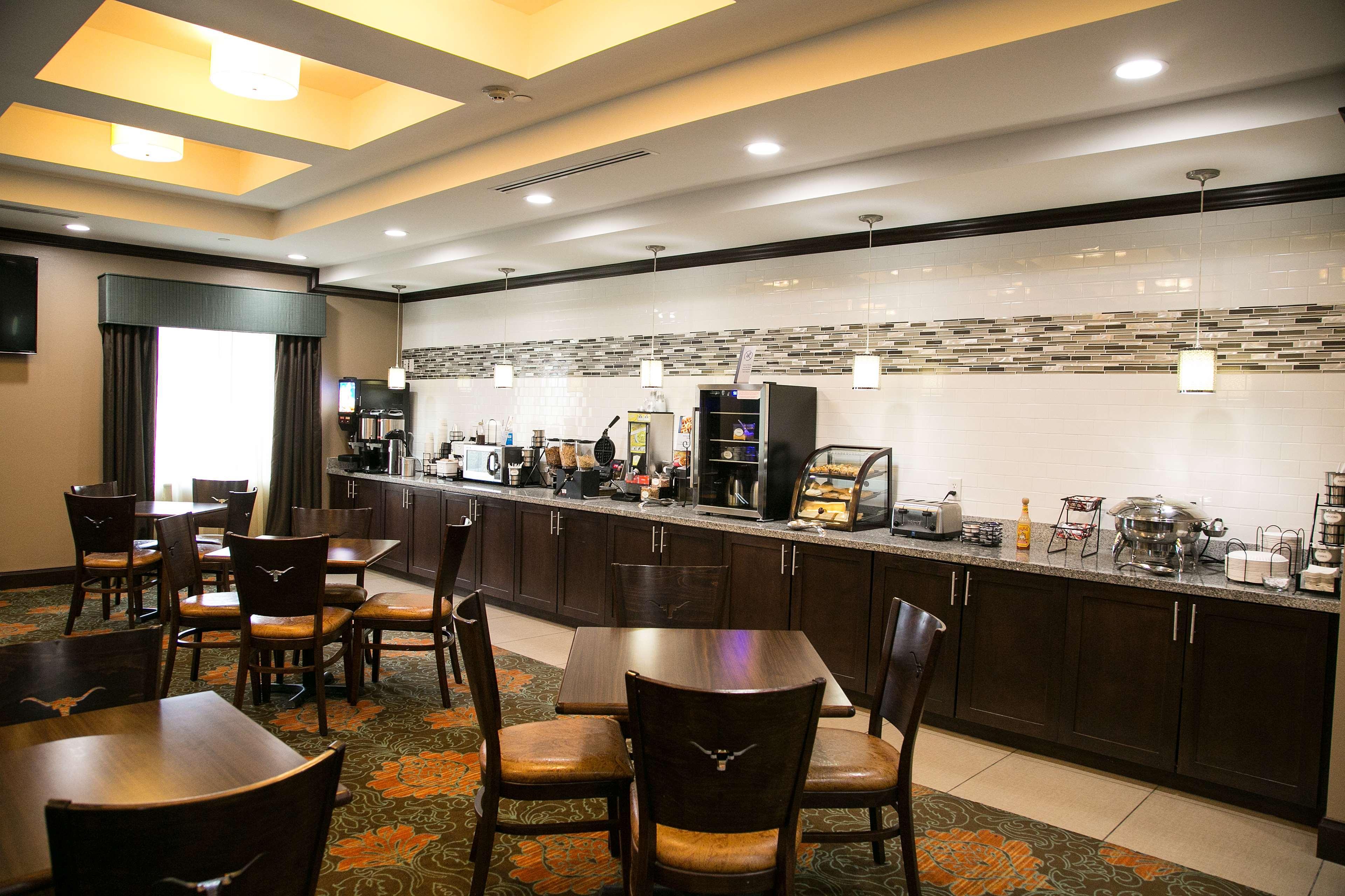 Best Western Plus Longhorn Inn & Suites Luling Екстериор снимка