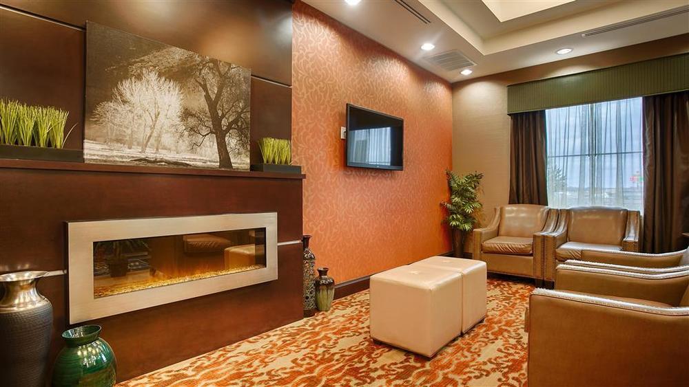 Best Western Plus Longhorn Inn & Suites Luling Интериор снимка