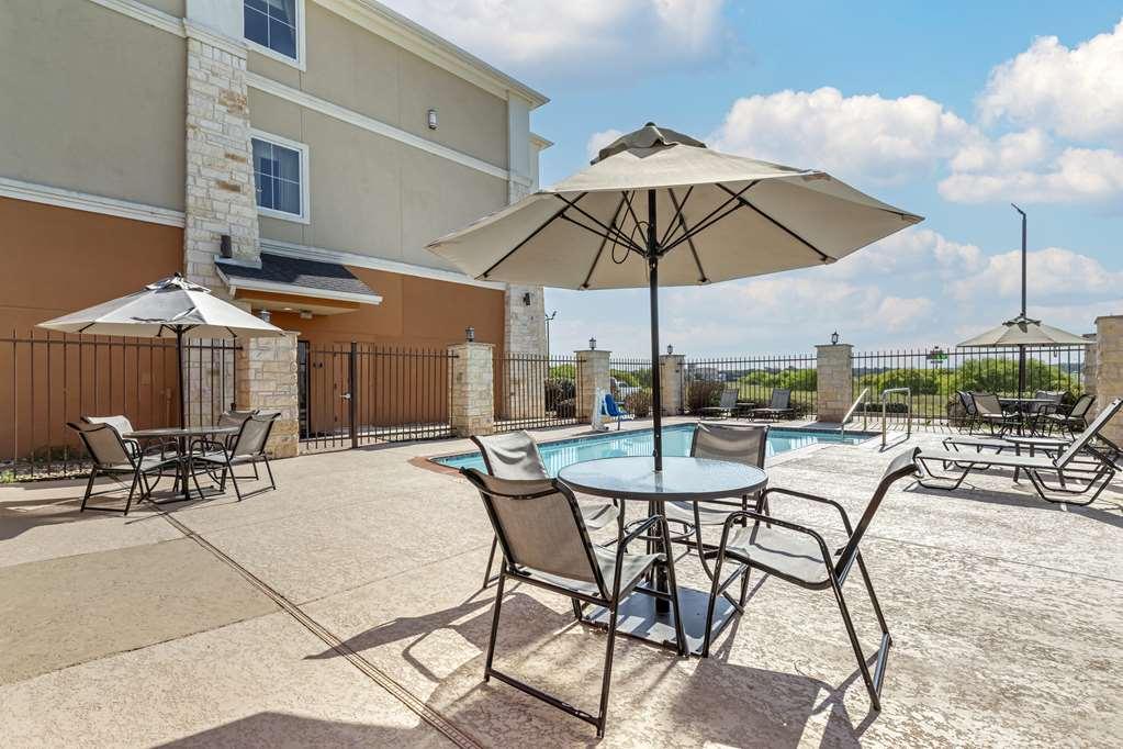 Best Western Plus Longhorn Inn & Suites Luling Съоръжения снимка