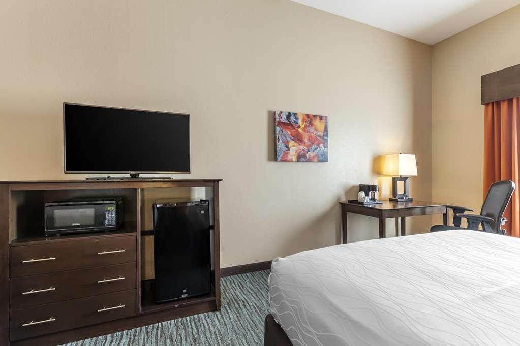 Best Western Plus Longhorn Inn & Suites Luling Стая снимка