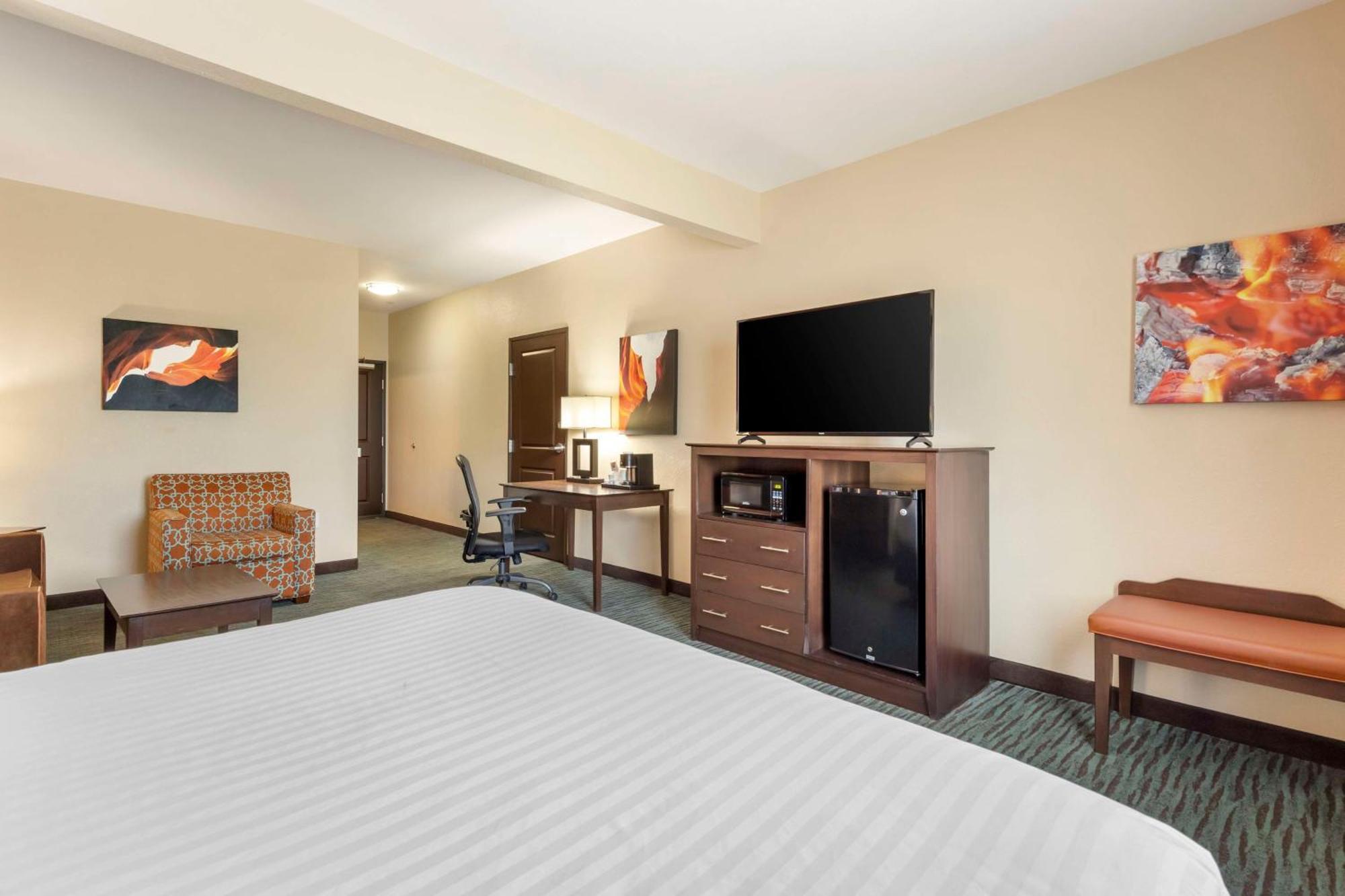 Best Western Plus Longhorn Inn & Suites Luling Екстериор снимка