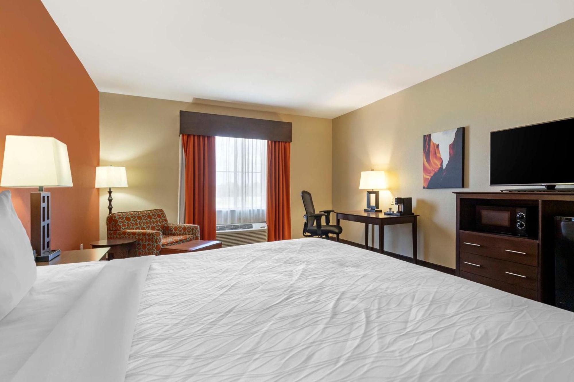 Best Western Plus Longhorn Inn & Suites Luling Екстериор снимка