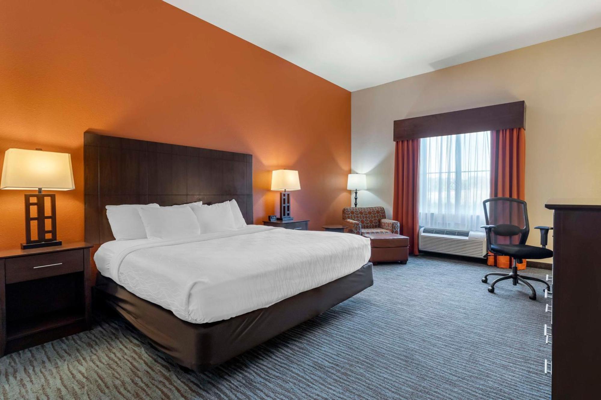 Best Western Plus Longhorn Inn & Suites Luling Екстериор снимка