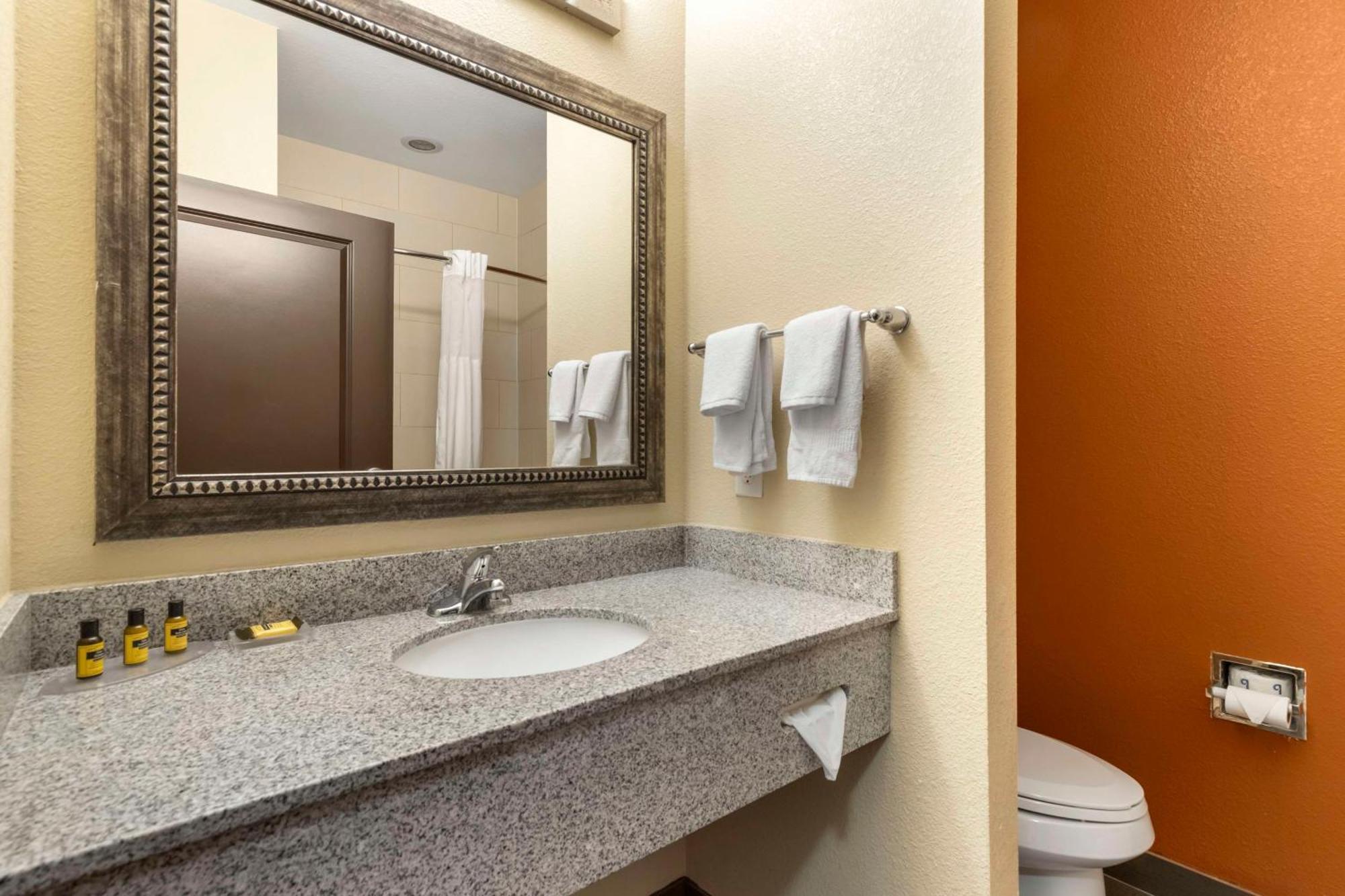 Best Western Plus Longhorn Inn & Suites Luling Екстериор снимка
