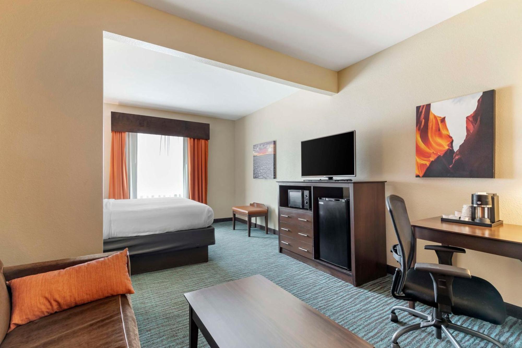Best Western Plus Longhorn Inn & Suites Luling Екстериор снимка