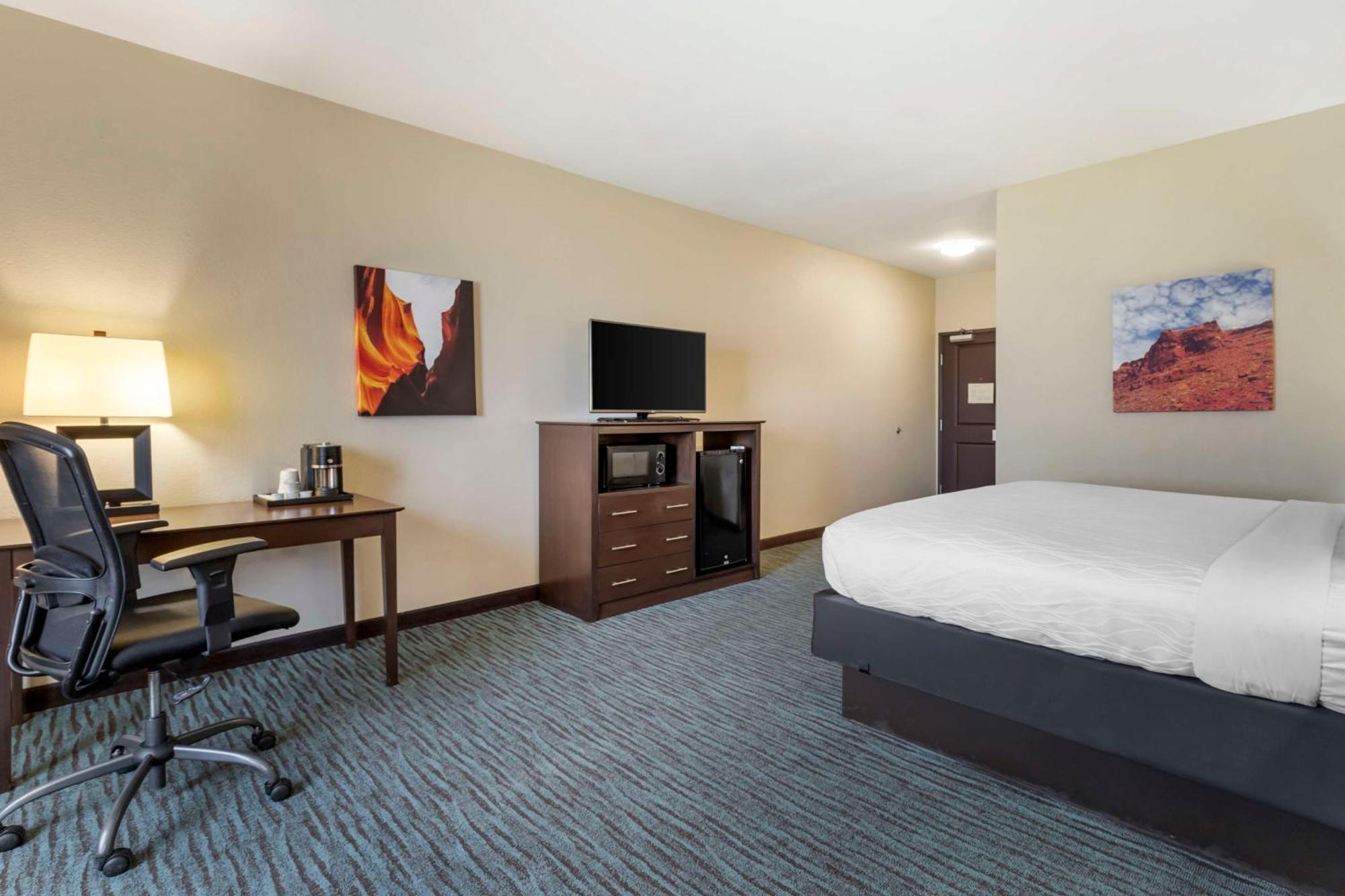 Best Western Plus Longhorn Inn & Suites Luling Екстериор снимка