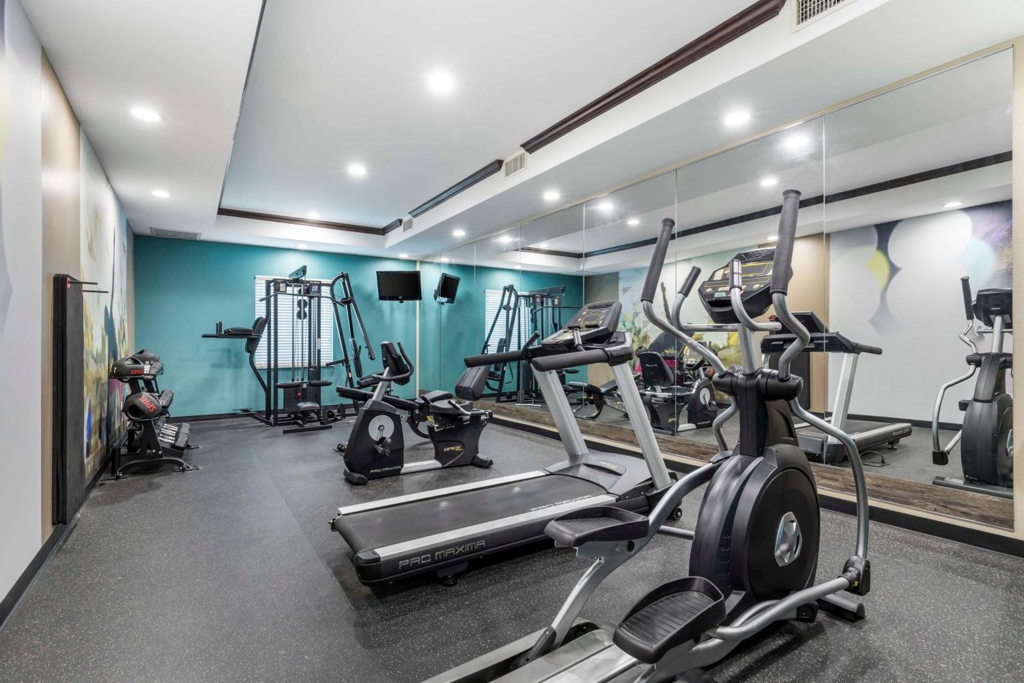 Best Western Plus Longhorn Inn & Suites Luling Екстериор снимка