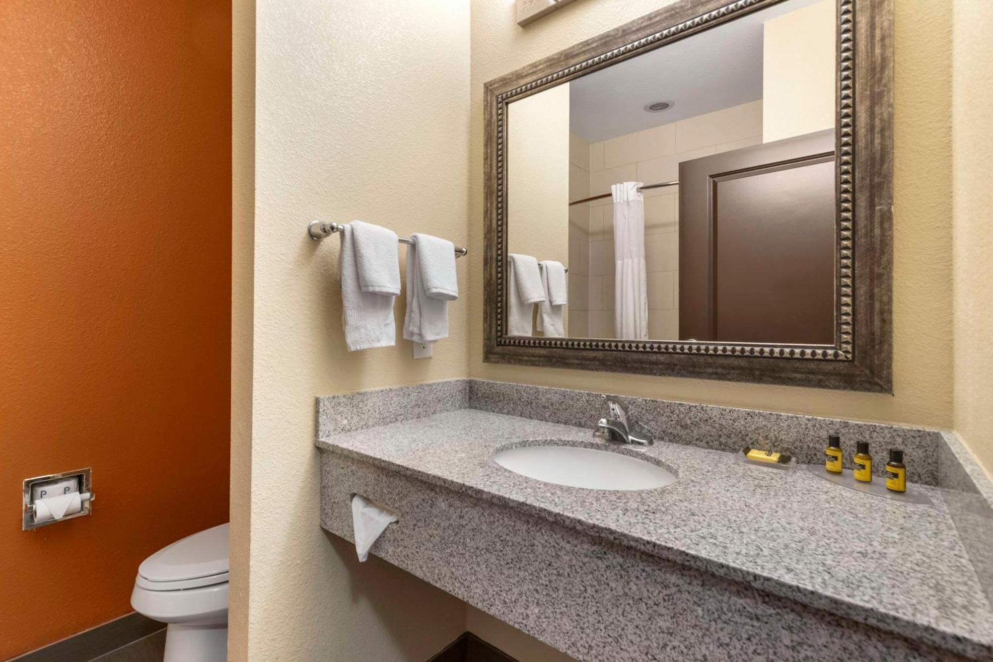 Best Western Plus Longhorn Inn & Suites Luling Екстериор снимка