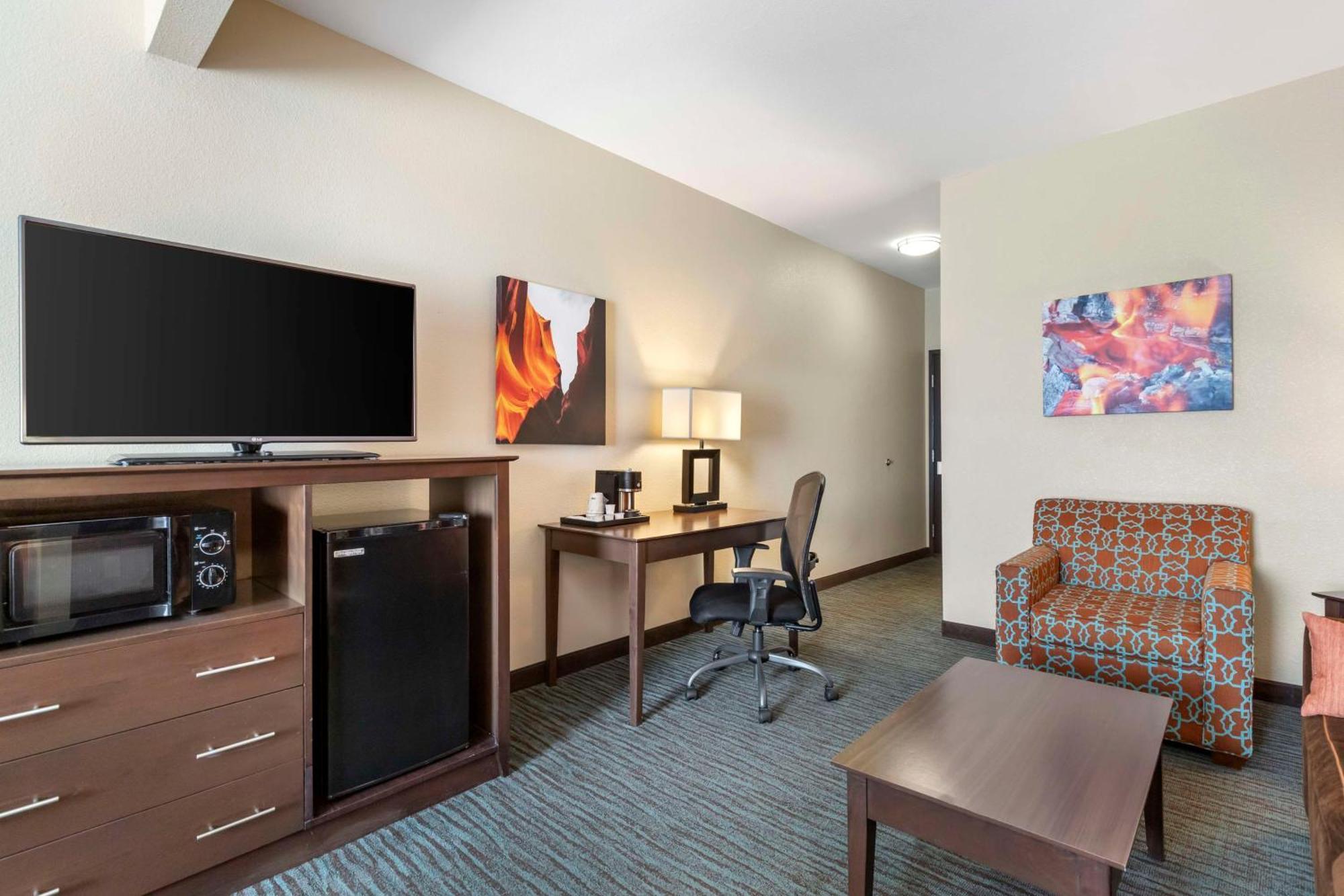 Best Western Plus Longhorn Inn & Suites Luling Екстериор снимка