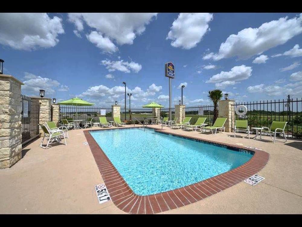 Best Western Plus Longhorn Inn & Suites Luling Екстериор снимка