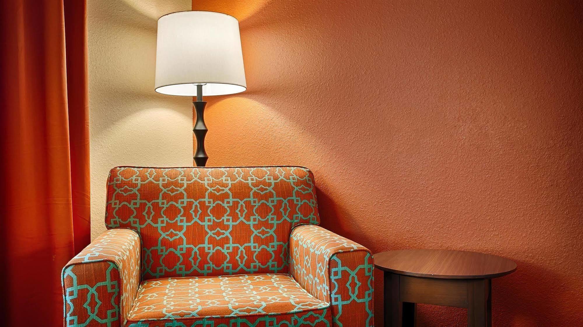 Best Western Plus Longhorn Inn & Suites Luling Екстериор снимка