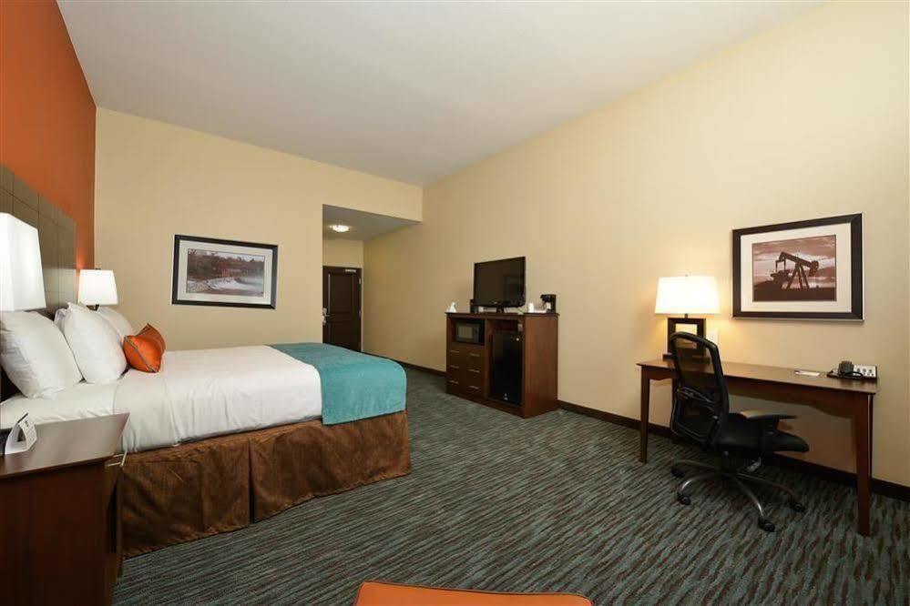 Best Western Plus Longhorn Inn & Suites Luling Екстериор снимка