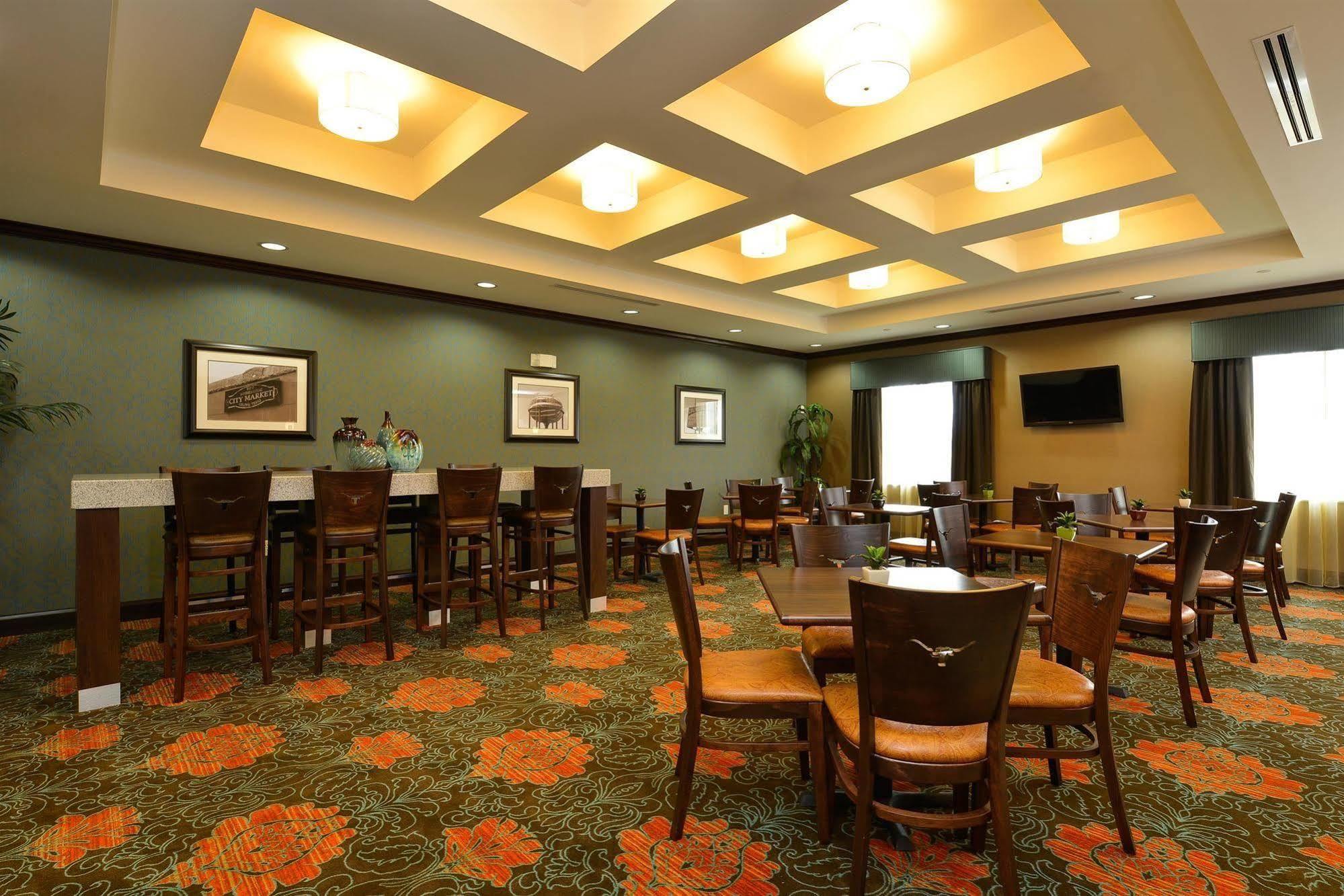 Best Western Plus Longhorn Inn & Suites Luling Екстериор снимка