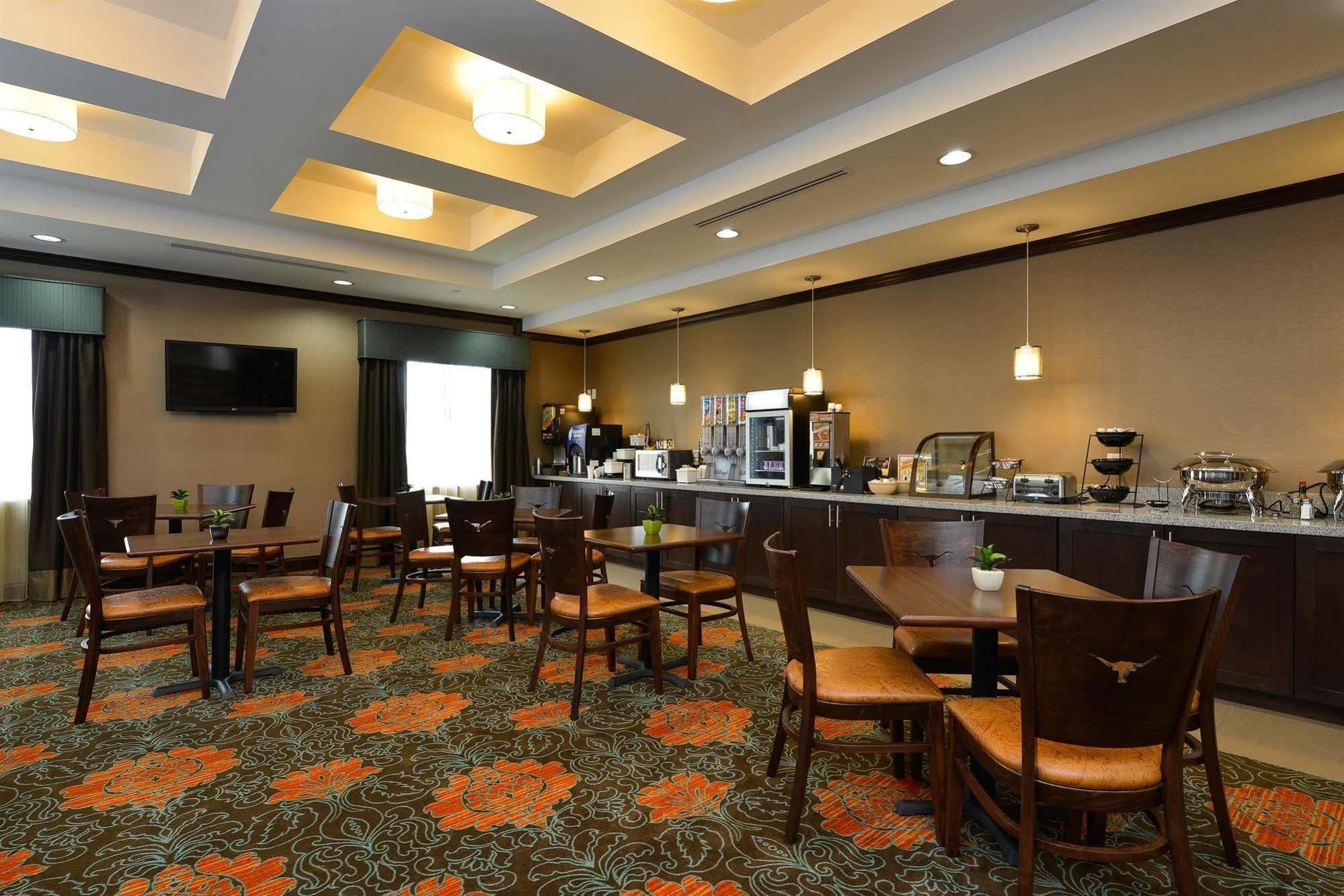 Best Western Plus Longhorn Inn & Suites Luling Екстериор снимка